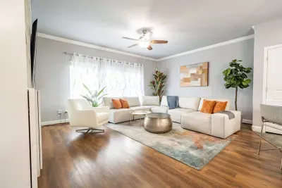 Downtown Pool Getaway vacation rental in Houston Texas – 5 bedrooms sleeps 12